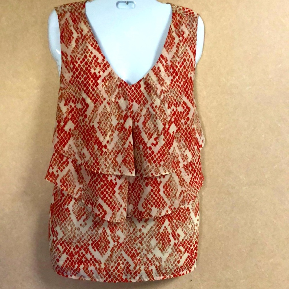 Lovely tiered top. 212 Collection XL